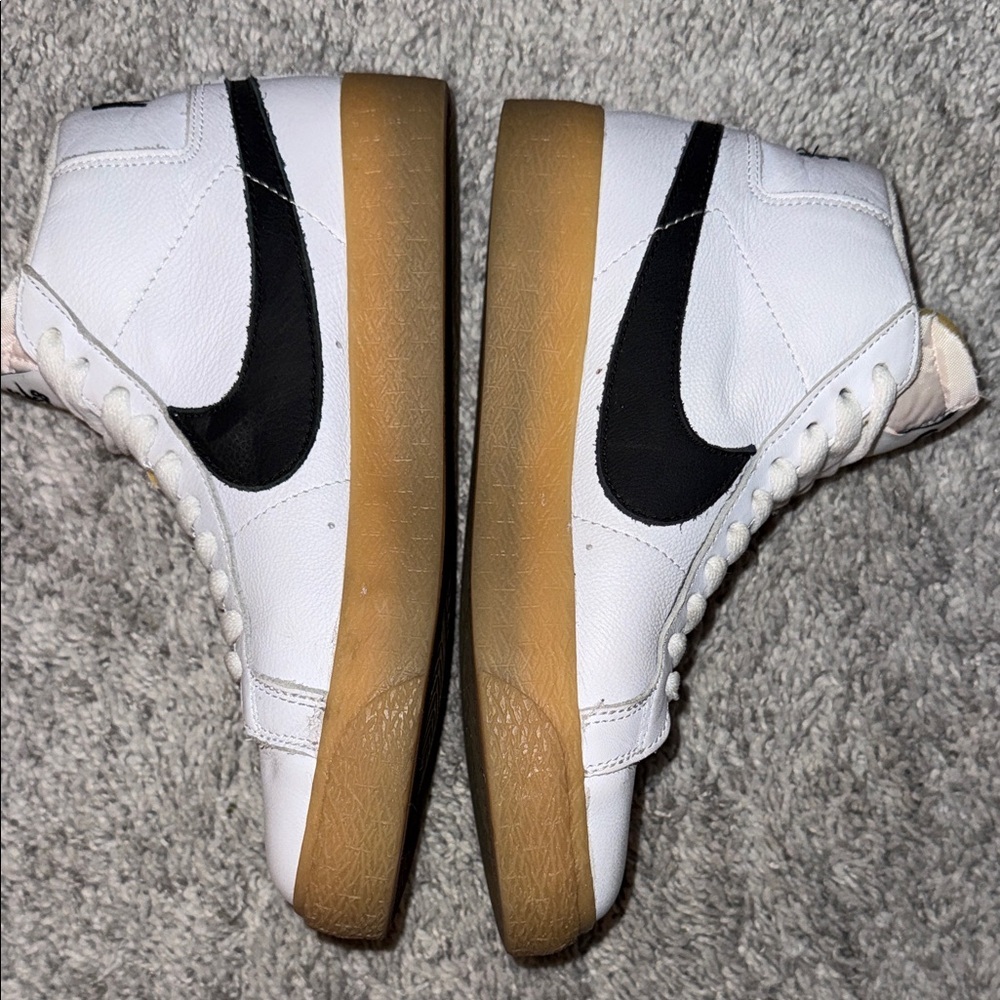 Nike SB White and Black High-Tops with Gum Soles basketball youth unisex size 5 - Picture 3 of 9